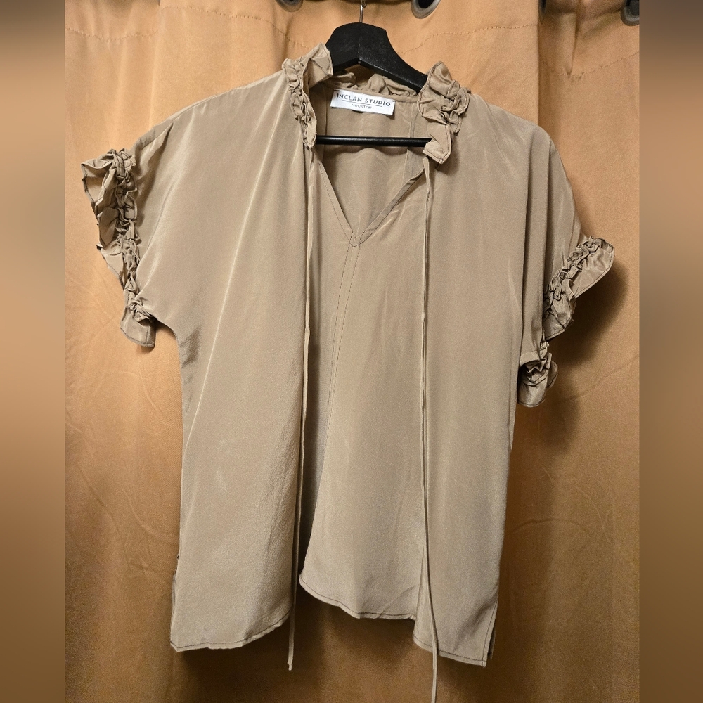 VINCE CAMUTO Tan Ruffle Short-Sleeve Blouse